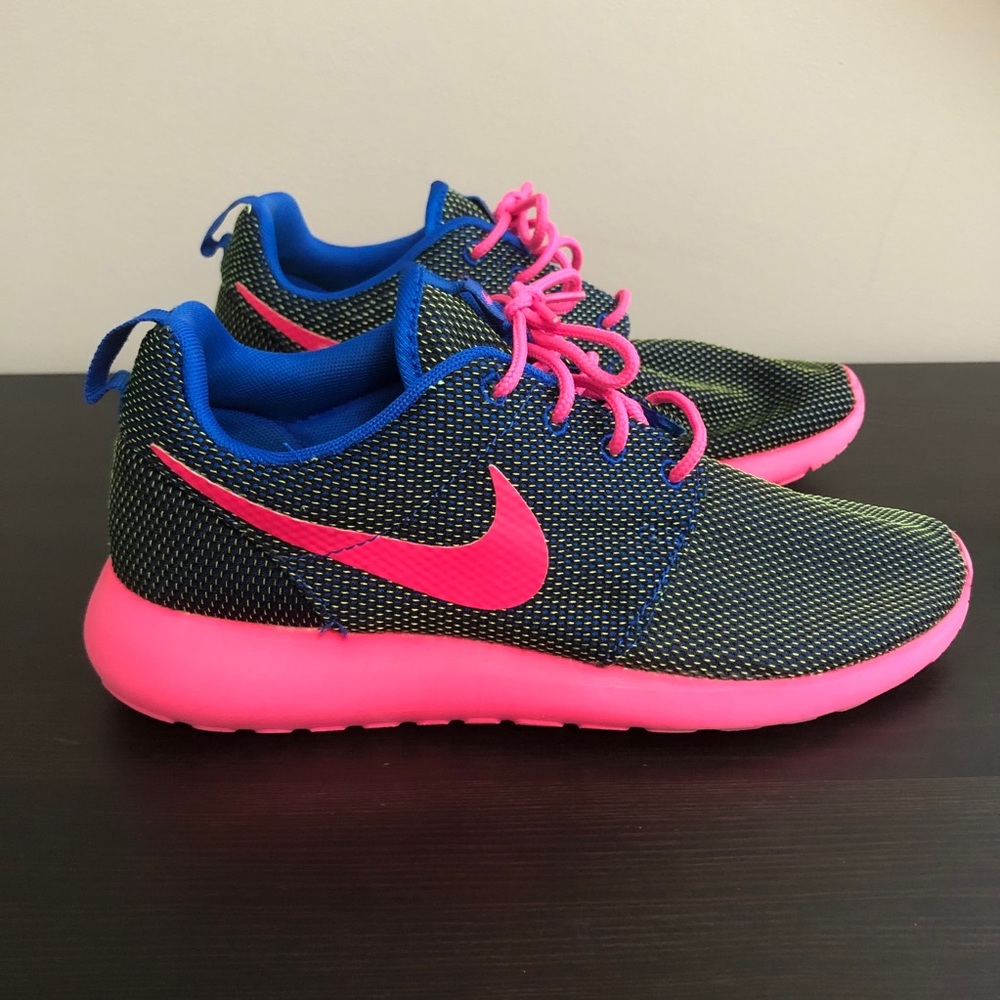 Nike Roshe Run Cobalt Black-Hyper Pink Sneakers